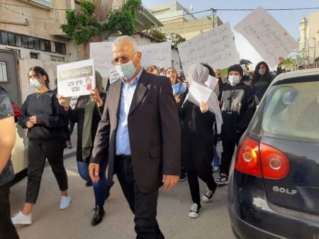 بالصور : تظاهرة غاضبة في جلجولية ضد الاجرام